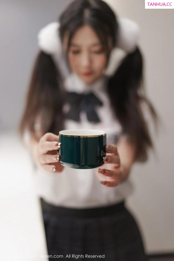 laura阿姣  [XiuRen]高清写真图 2023.03.10 No.6397 laura阿姣 短裙美臀第3张图片